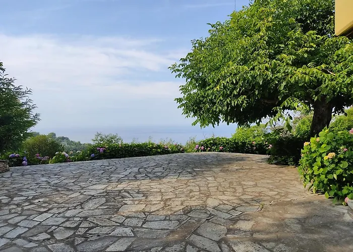 White Stone House With Great Sea View * טסגרדה